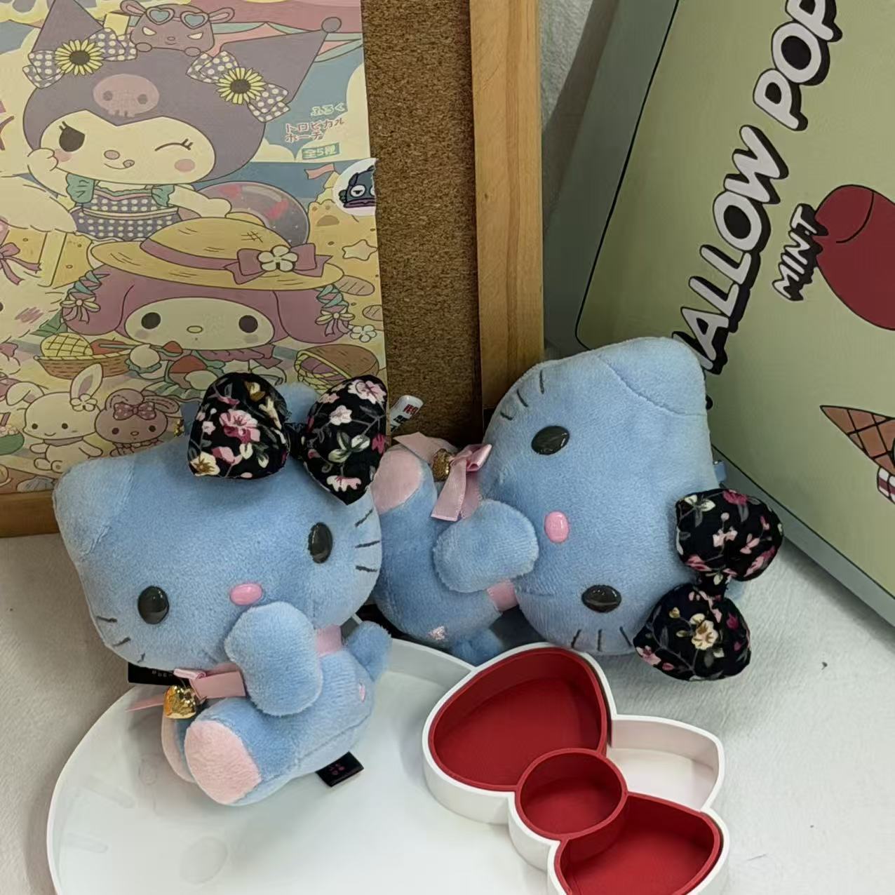 ตุ๊กตาคิตตี้สีฟ้าลายดอกไม้พร้อ - Good Floral & Wedding Decor Supply Photos บทวิจารณ์และราคา